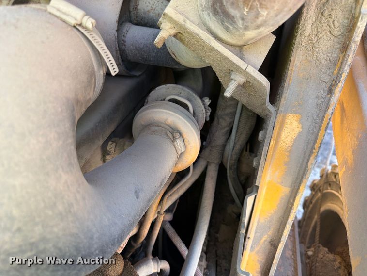 image for item FK3858 2009 John Deere 325 skid steer loader