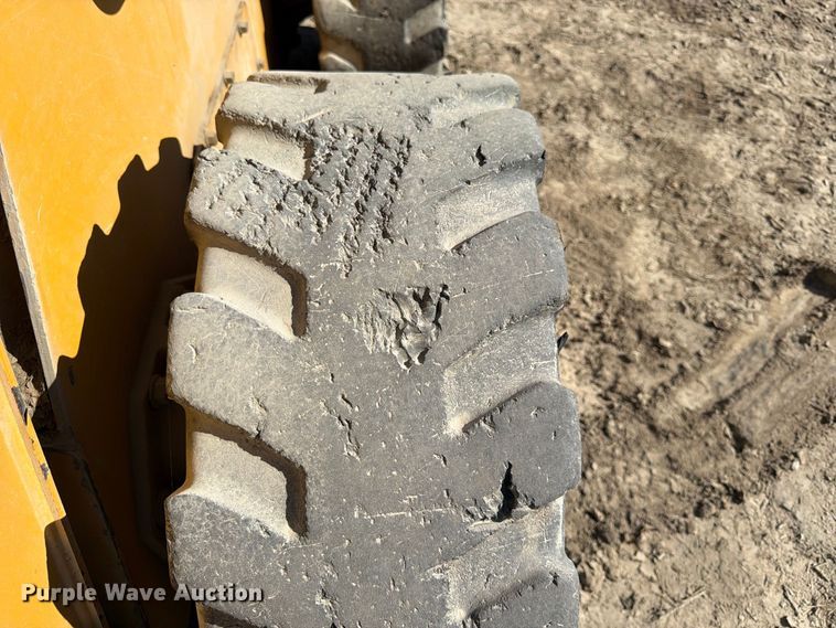 image for item FK3858 2009 John Deere 325 skid steer loader