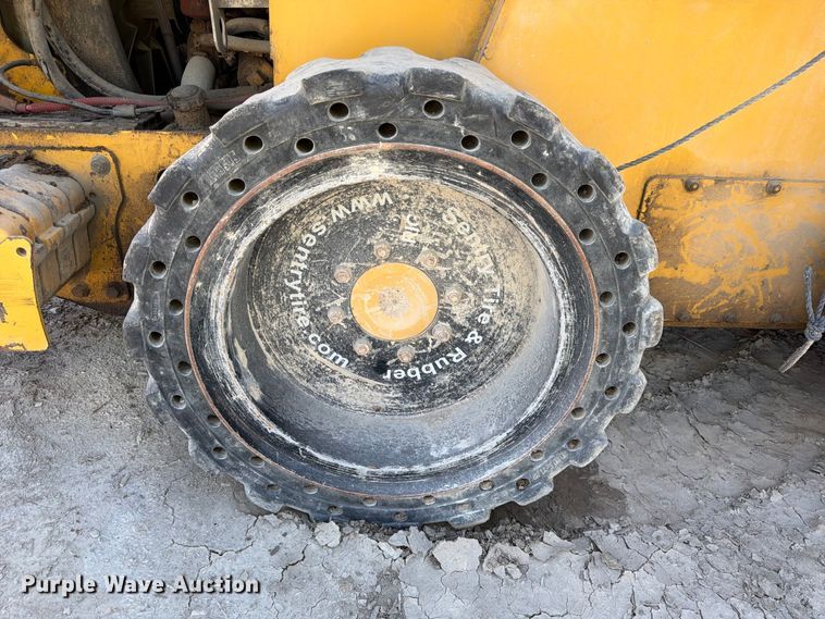 image for item FK3858 2009 John Deere 325 skid steer loader