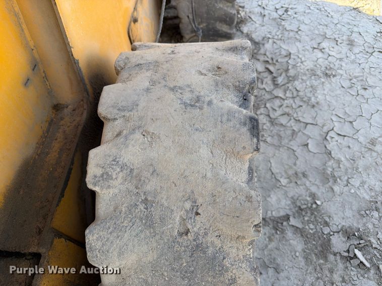 image for item FK3858 2009 John Deere 325 skid steer loader