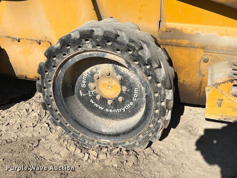 image for item FK3858 2009 John Deere 325 skid steer loader