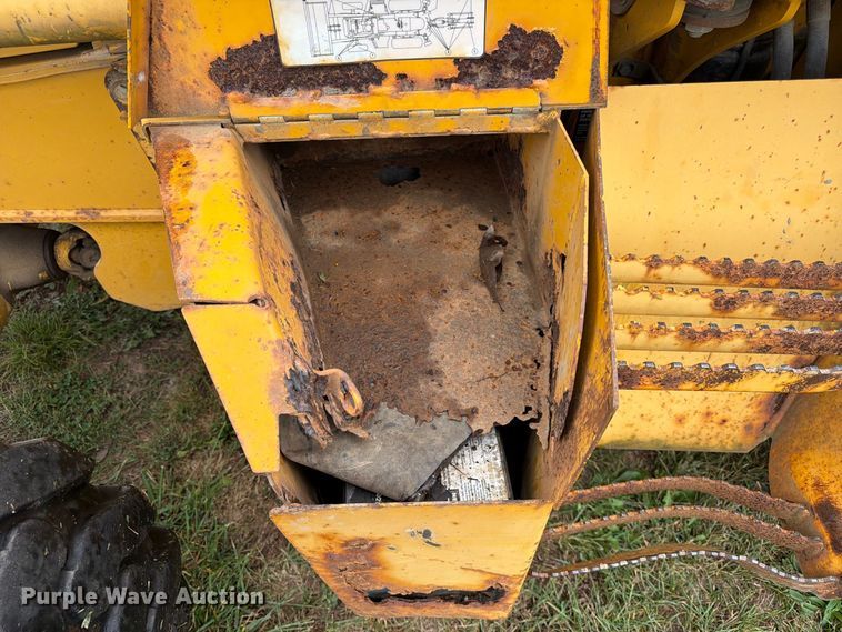 image for item FK3860 2004 John Deere 310SG backhoe