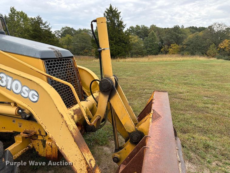 image for item FK3860 2004 John Deere 310SG backhoe