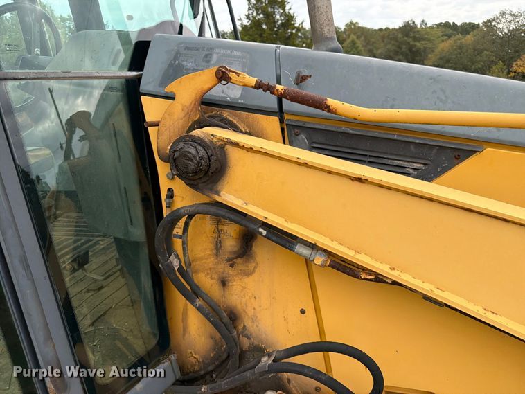 image for item FK3860 2004 John Deere 310SG backhoe