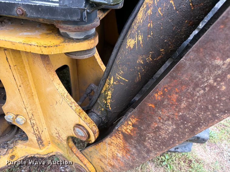 image for item FK3860 2004 John Deere 310SG backhoe