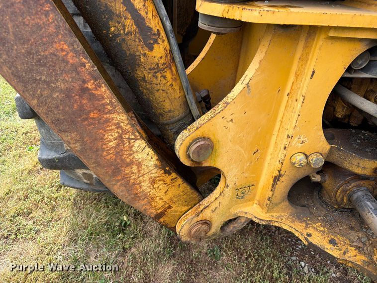 image for item FK3860 2004 John Deere 310SG backhoe