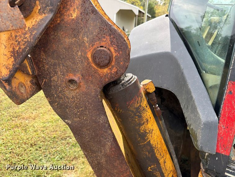 image for item FK3860 2004 John Deere 310SG backhoe