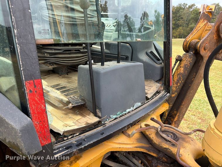 image for item FK3860 2004 John Deere 310SG backhoe