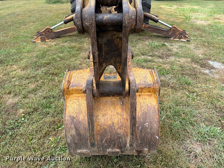 image for item FK3860 2004 John Deere 310SG backhoe