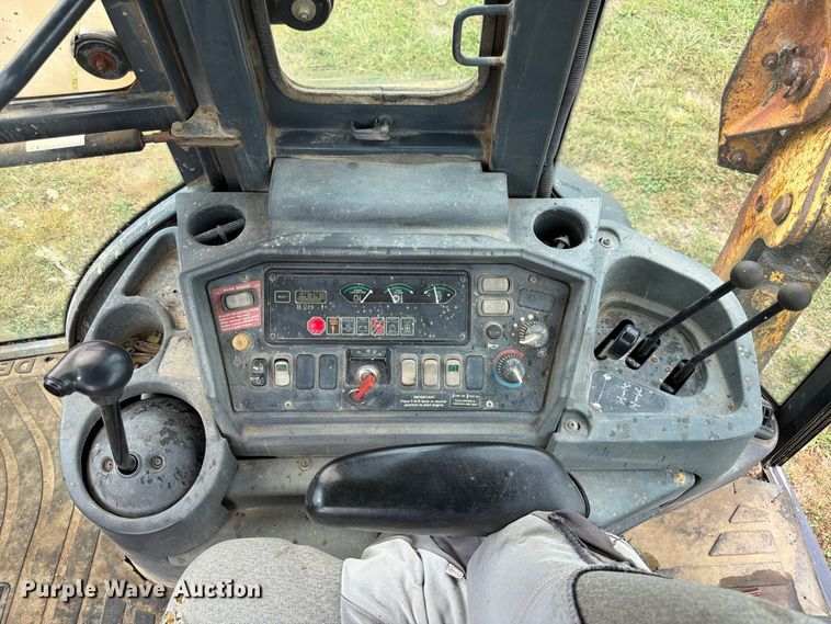 image for item FK3860 2004 John Deere 310SG backhoe