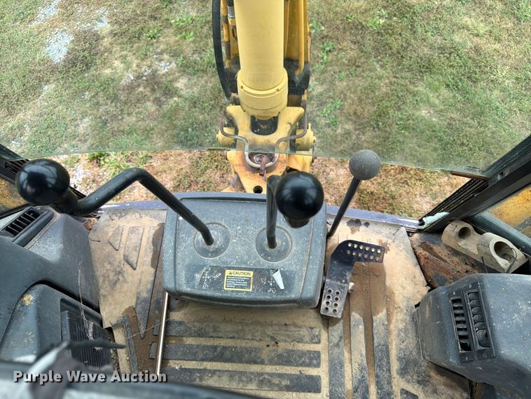 image for item FK3860 2004 John Deere 310SG backhoe