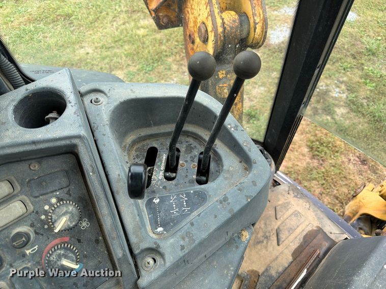 image for item FK3860 2004 John Deere 310SG backhoe