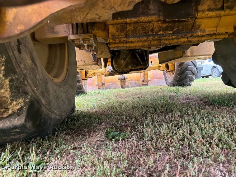 image for item FK3860 2004 John Deere 310SG backhoe