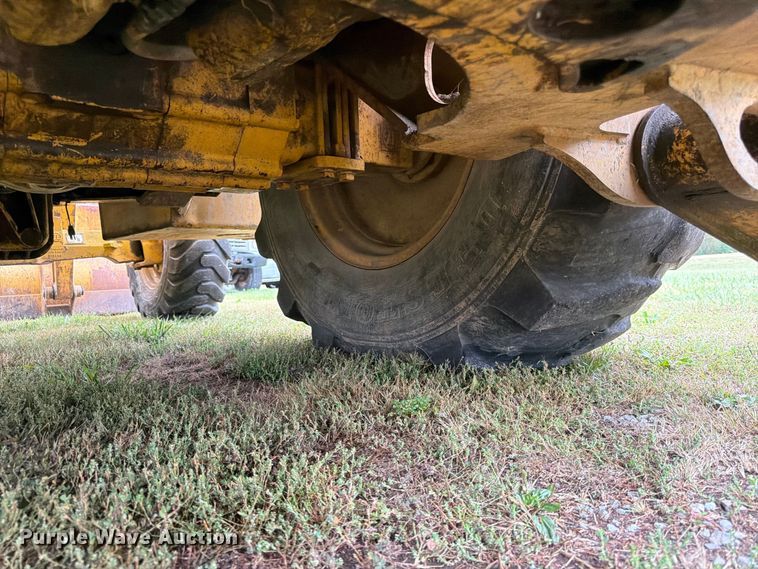 image for item FK3860 2004 John Deere 310SG backhoe