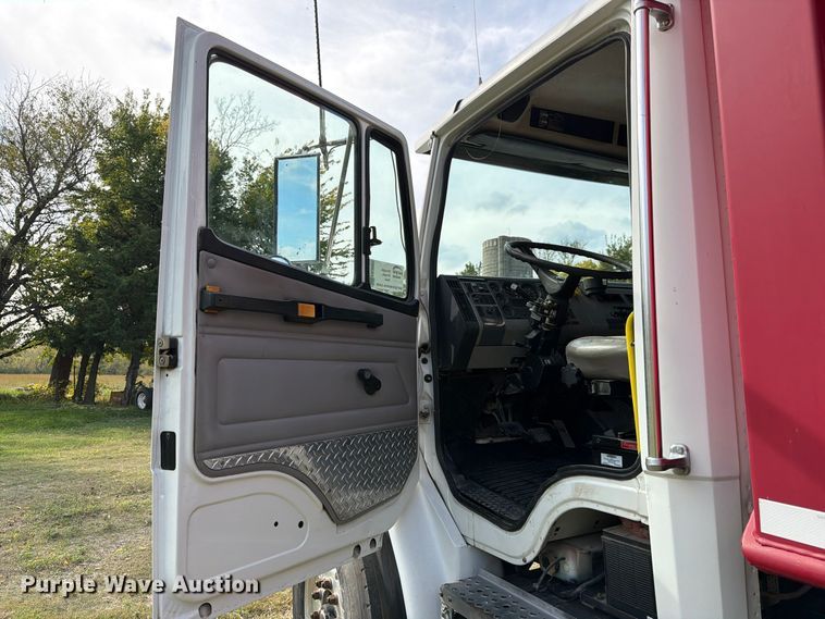 image for item FK3957 2000 Freightliner FL80 dump truck