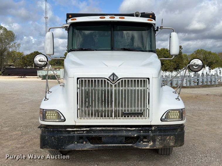 image for item FK5304 2000 International 9100i dump truck