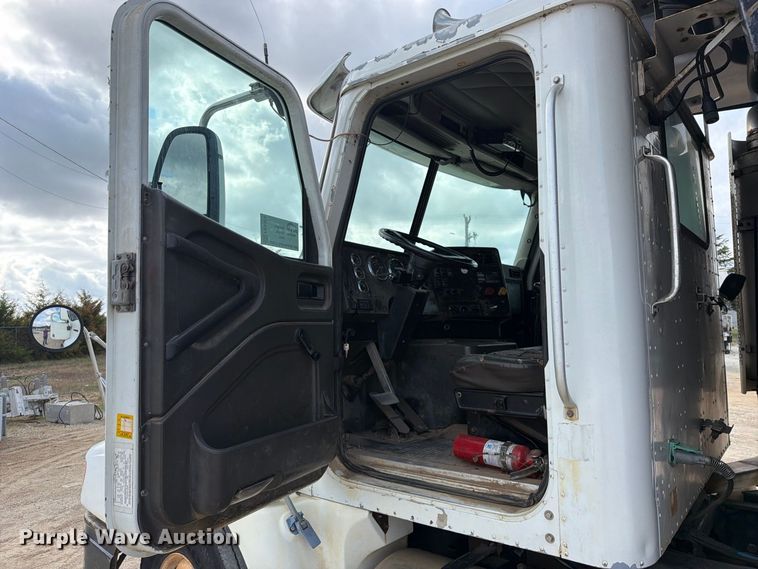 image for item FK5304 2000 International 9100i dump truck