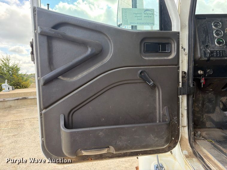 image for item FK5304 2000 International 9100i dump truck