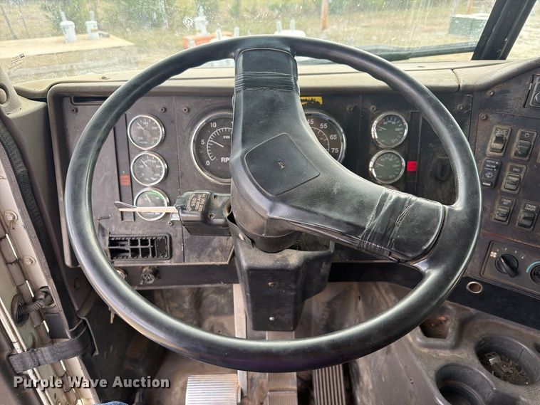 image for item FK5304 2000 International 9100i dump truck