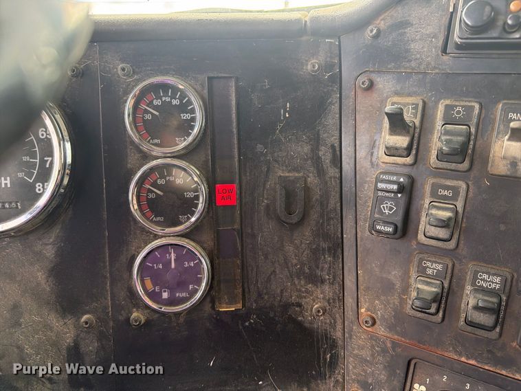 image for item FK5304 2000 International 9100i dump truck