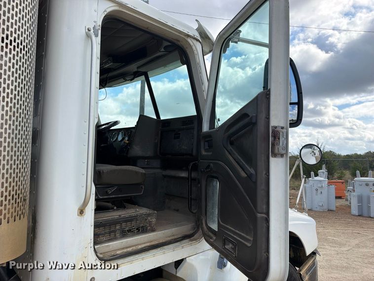image for item FK5304 2000 International 9100i dump truck