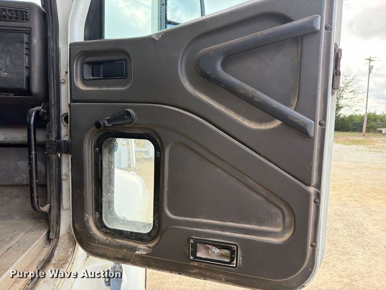 image for item FK5304 2000 International 9100i dump truck