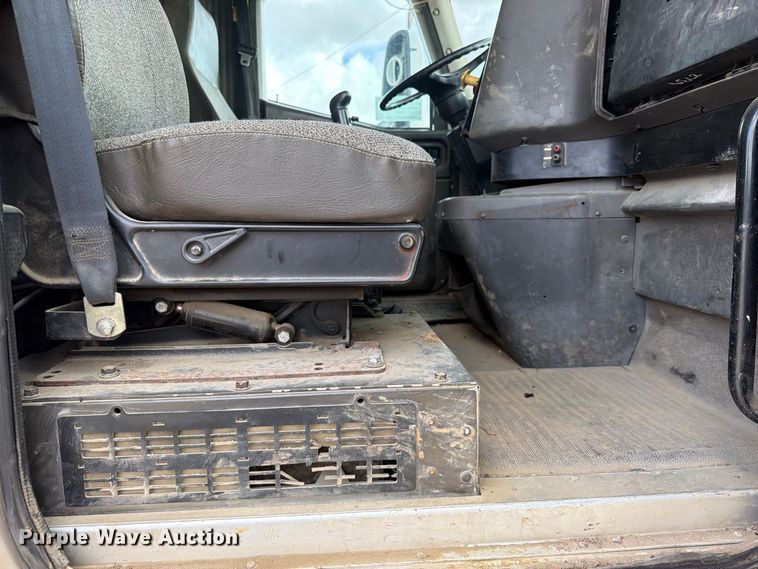 image for item FK5304 2000 International 9100i dump truck
