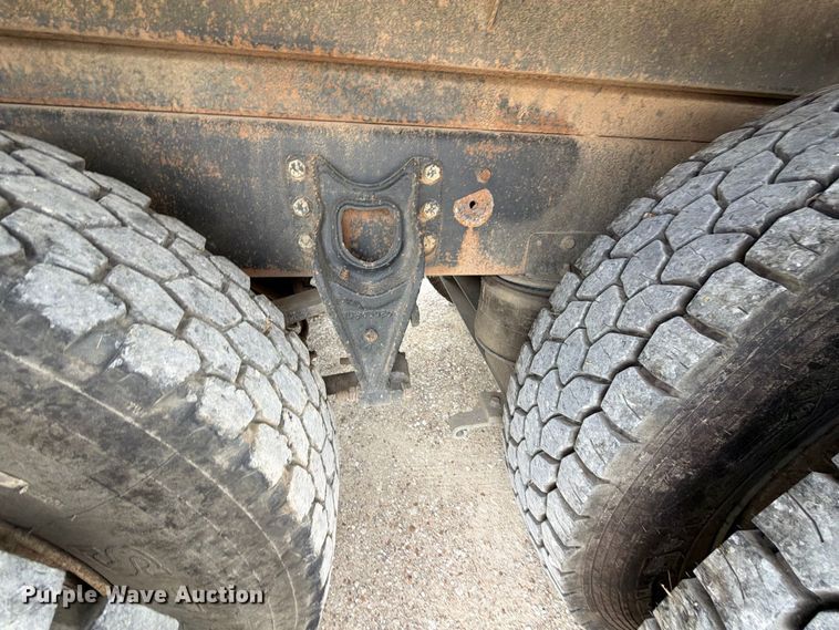 image for item FK5304 2000 International 9100i dump truck