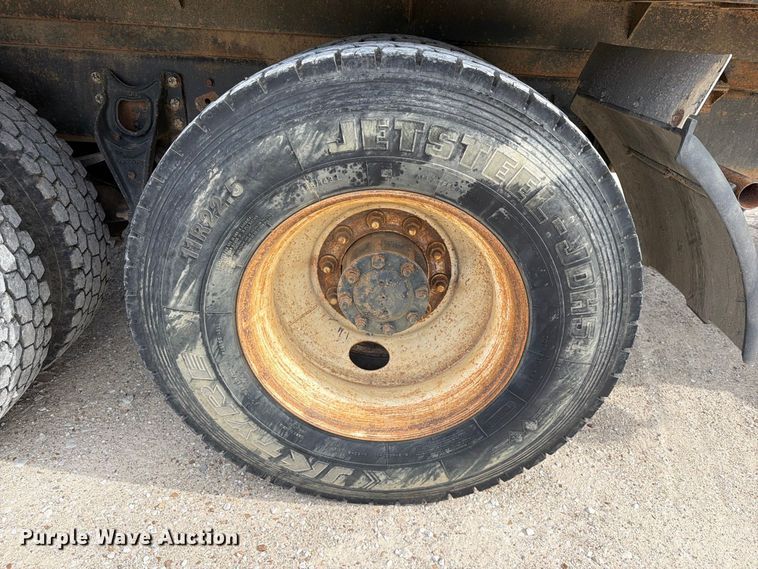 image for item FK5304 2000 International 9100i dump truck