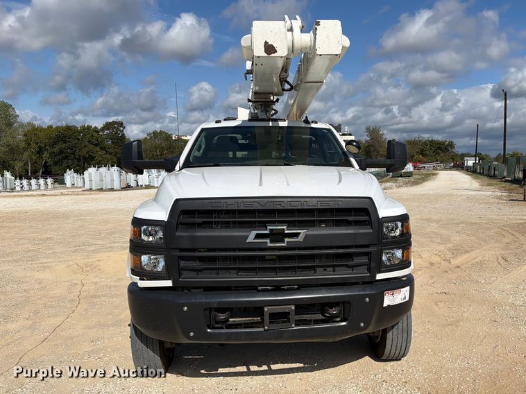image for item FK5306 2022 Chevrolet 750 bucket truck