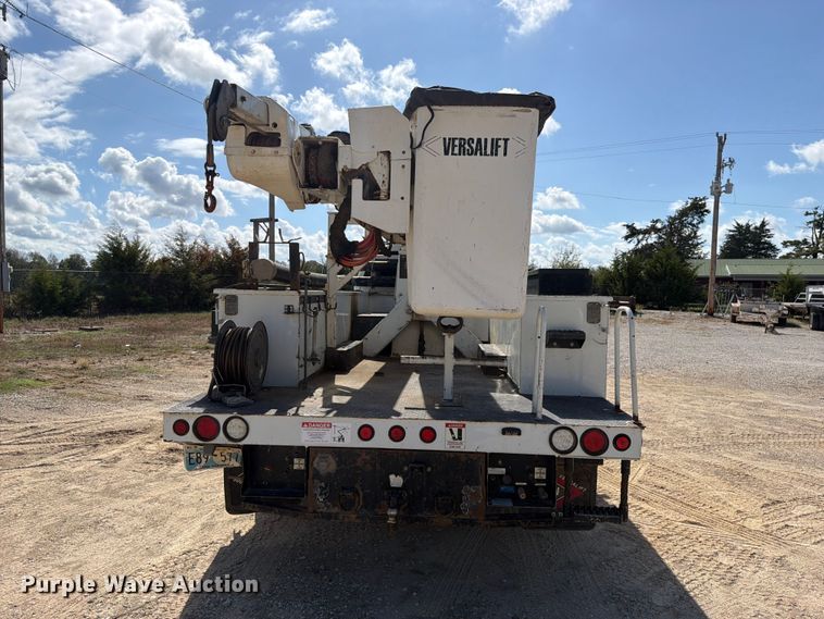 image for item FK5306 2022 Chevrolet 750 bucket truck