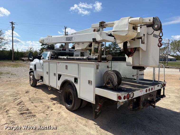 image for item FK5306 2022 Chevrolet 750 bucket truck