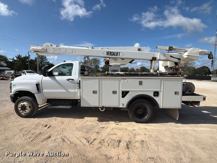 image for item FK5306 2022 Chevrolet 750 bucket truck