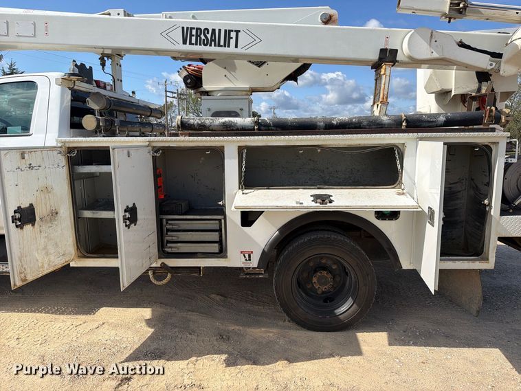 image for item FK5306 2022 Chevrolet 750 bucket truck