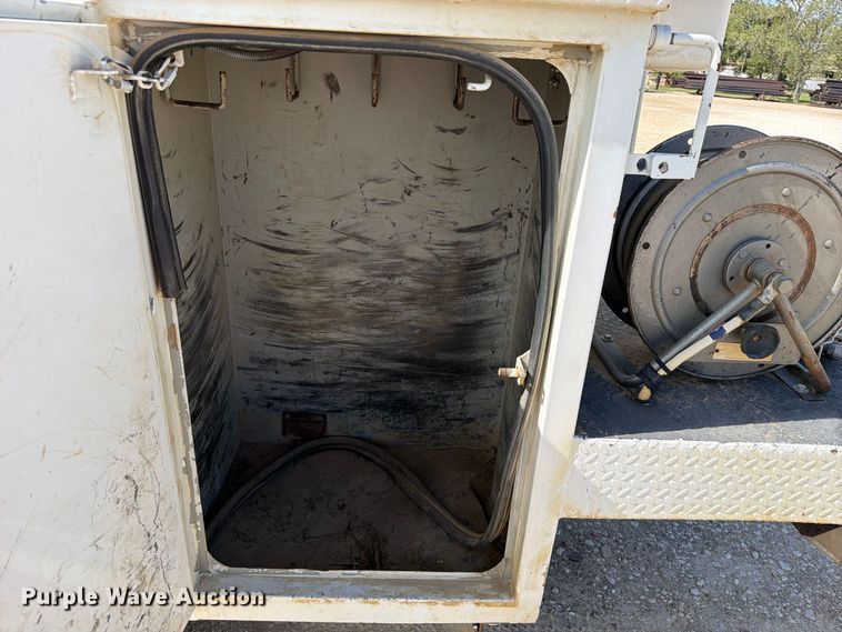image for item FK5306 2022 Chevrolet 750 bucket truck