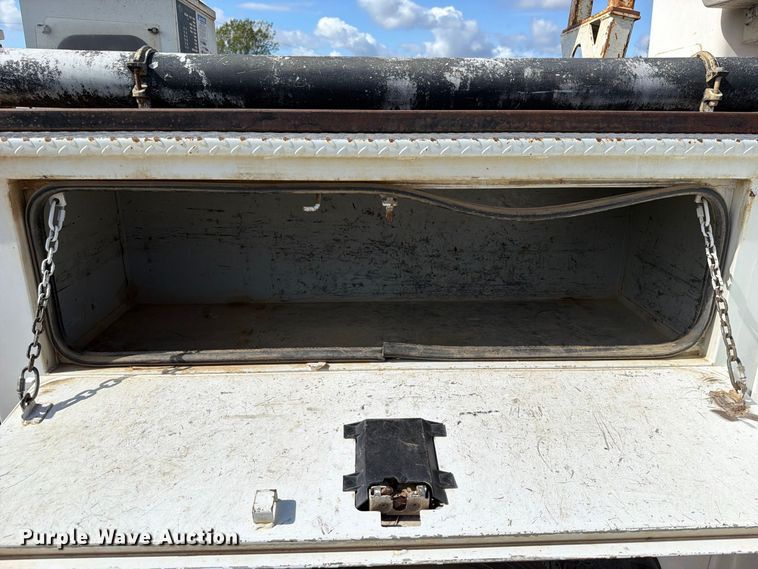 image for item FK5306 2022 Chevrolet 750 bucket truck