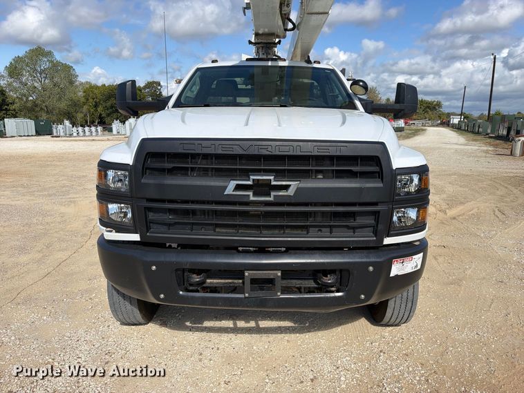 image for item FK5306 2022 Chevrolet 750 bucket truck