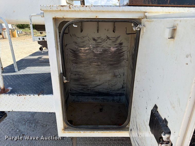 image for item FK5306 2022 Chevrolet 750 bucket truck