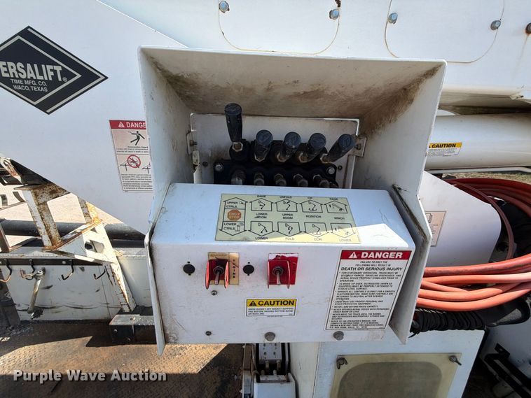 image for item FK5306 2022 Chevrolet 750 bucket truck