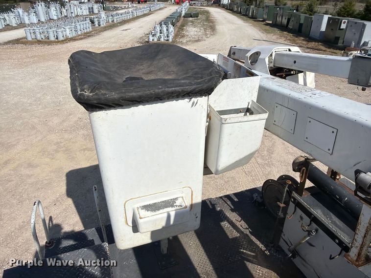 image for item FK5306 2022 Chevrolet 750 bucket truck
