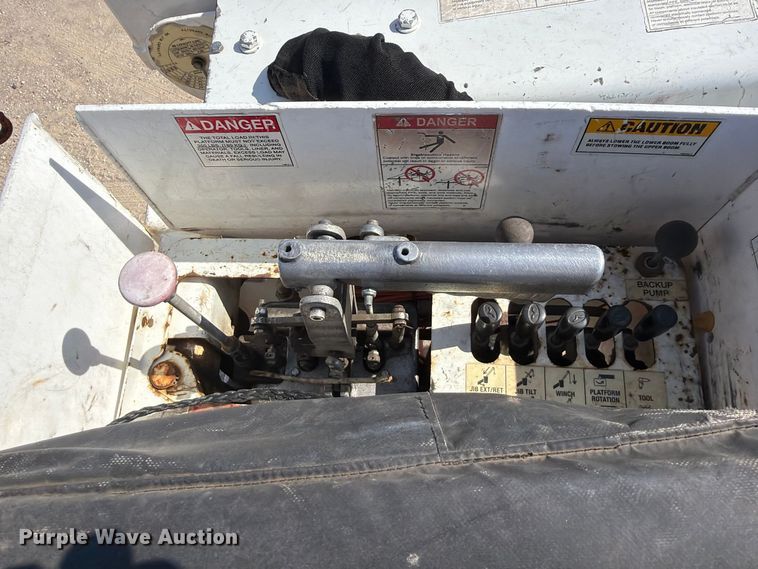 image for item FK5306 2022 Chevrolet 750 bucket truck