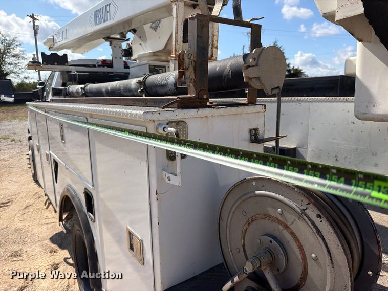 image for item FK5306 2022 Chevrolet 750 bucket truck