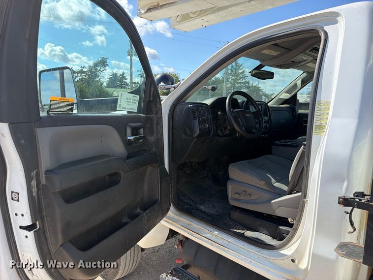 image for item FK5306 2022 Chevrolet 750 bucket truck