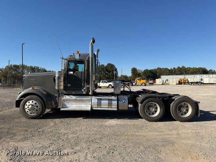 image for item FK5314 2019 Kenworth W900 semi truck