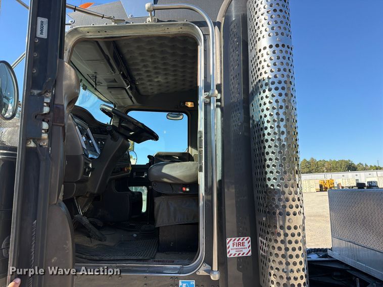 image for item FK5314 2019 Kenworth W900 semi truck