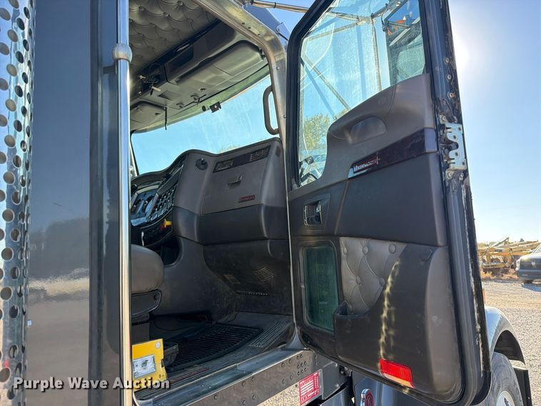 image for item FK5314 2019 Kenworth W900 semi truck