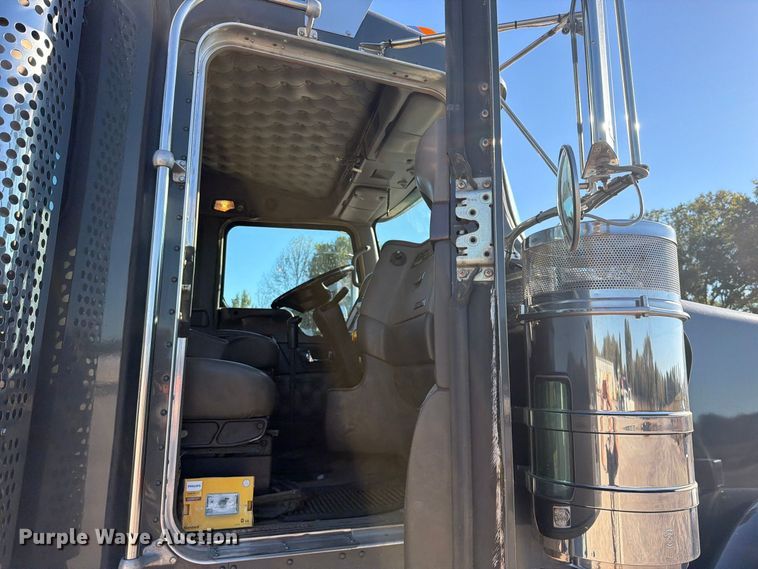 image for item FK5314 2019 Kenworth W900 semi truck