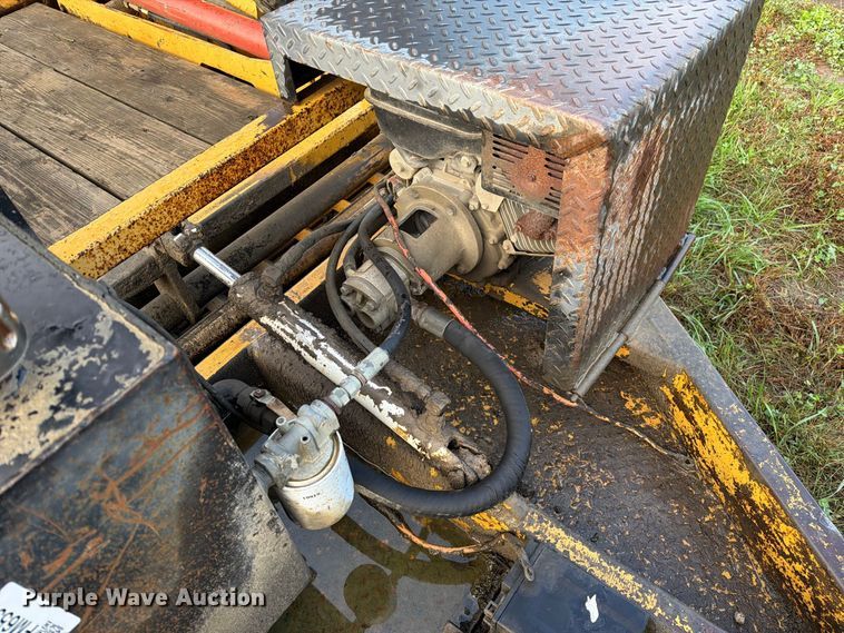 image for item FM6538 2003 Larson reel trailer