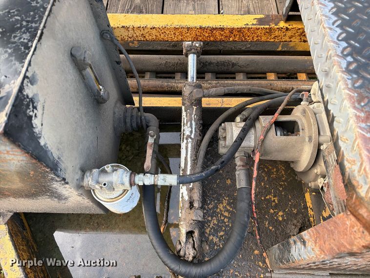 image for item FM6538 2003 Larson reel trailer