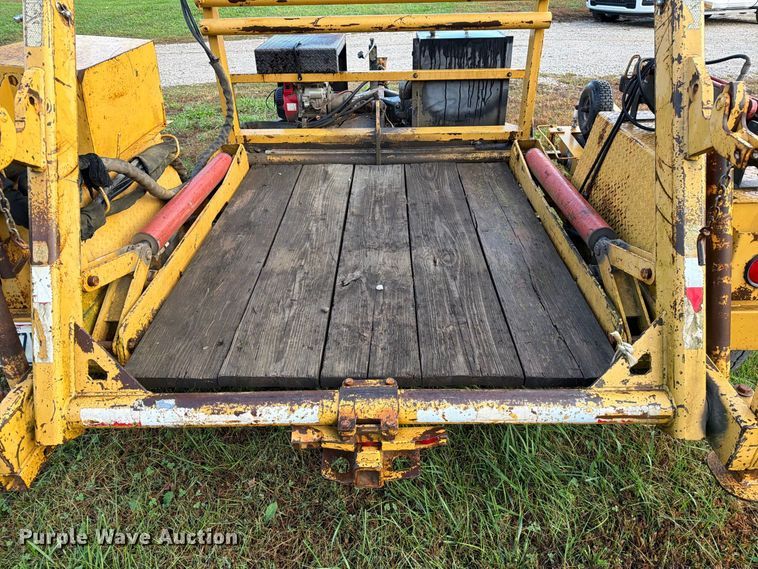 image for item FM6538 2003 Larson reel trailer